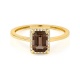 Anillo Rosetón de oro amarillo de 18 Kt con piedra de color y diamantes de 0,05 ct
