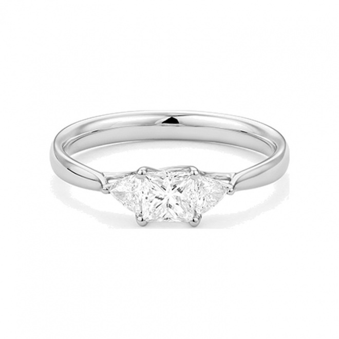 Anillo Tresillo de oro blanco de 18 Kt con diamantes talla princesa de 0,66 ct