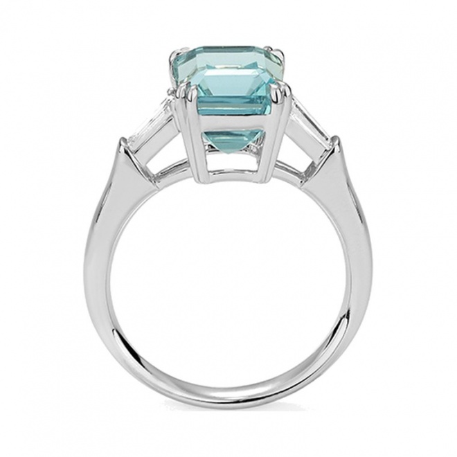 Anillo de oro blanco de 18 Kt con aguamarina de 3,91 ct y diamantes de 0,49 ct