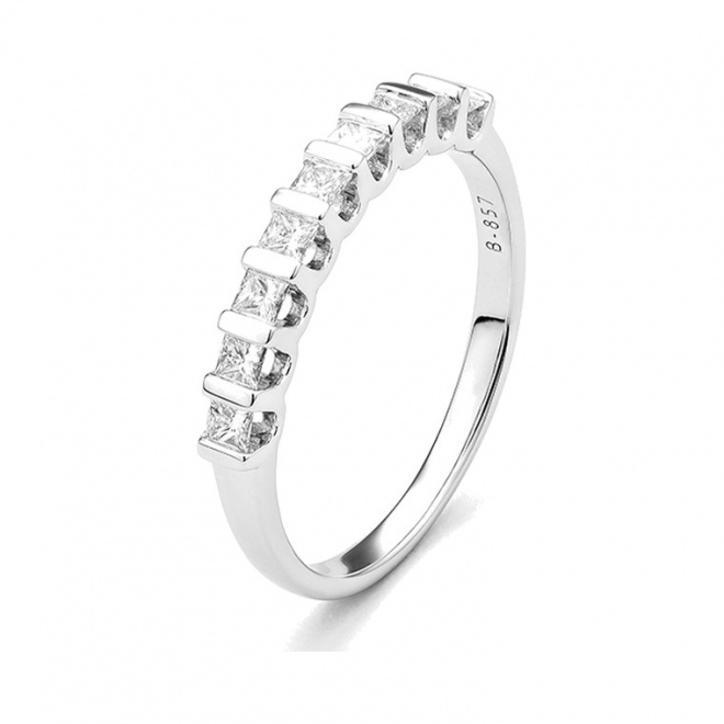 Anillo Media alianza de oro blanco de 18 Kt con diamantes talla princesa de 0,25 ct