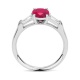Anillo de oro blanco de 18 Kt con rubí de 1,60 ct y diamantes de 0,30 ct