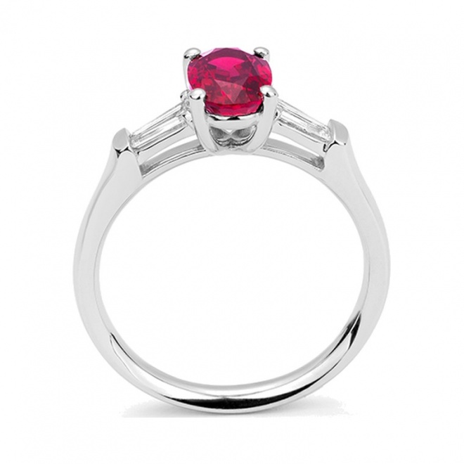 Anillo de oro blanco de 18 Kt con rubí de 1,68 ct y diamantes de 0,35 ct
