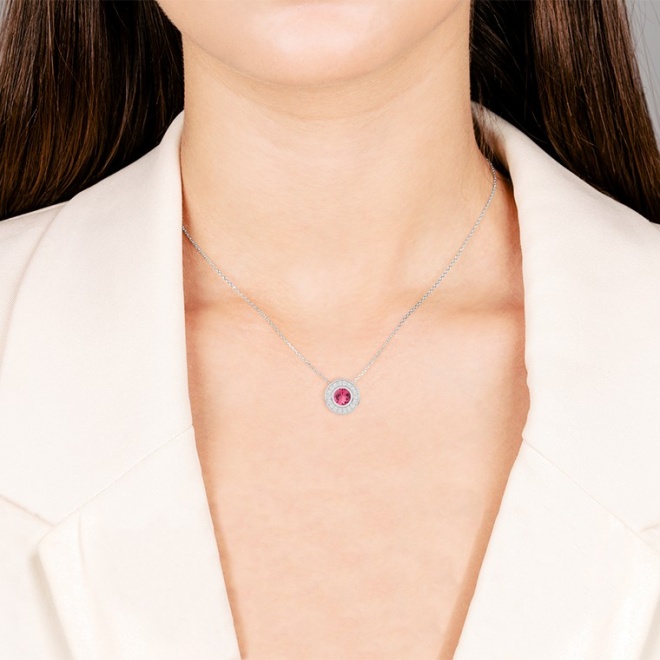 Colgante de oro blanco de 18 Kt con espinela de 0,30 ct y diamantes de 0,07 ct