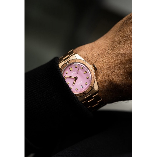 Oris Divers Sixty-Five Cotton Candy ∅38 mm - 10 ATM, Esfera rosa, brazalete de bronce