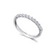 Alianza de oro blanco de 18 Kt con diamantes de 0,32 ct
