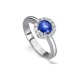 Anillo de oro blanco de 18 Kt con zafiro y orla de diamantes, 0,30 ct