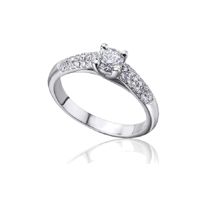 Anillo de oro blanco de 18 Kt con diamantes de 0,69 ct