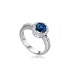 Anillo de oro blanco de 18 Kt con zafiro y diamantes, 0,52 ct