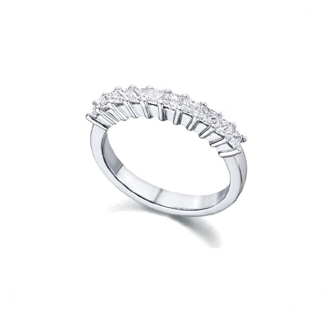 Alianza de oro blanco de 18 Kt con diamantes de 0,64 ct