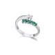 Anillo de oro blanco de 18 Kt con esmeraldas y diamante, 0,12 ct