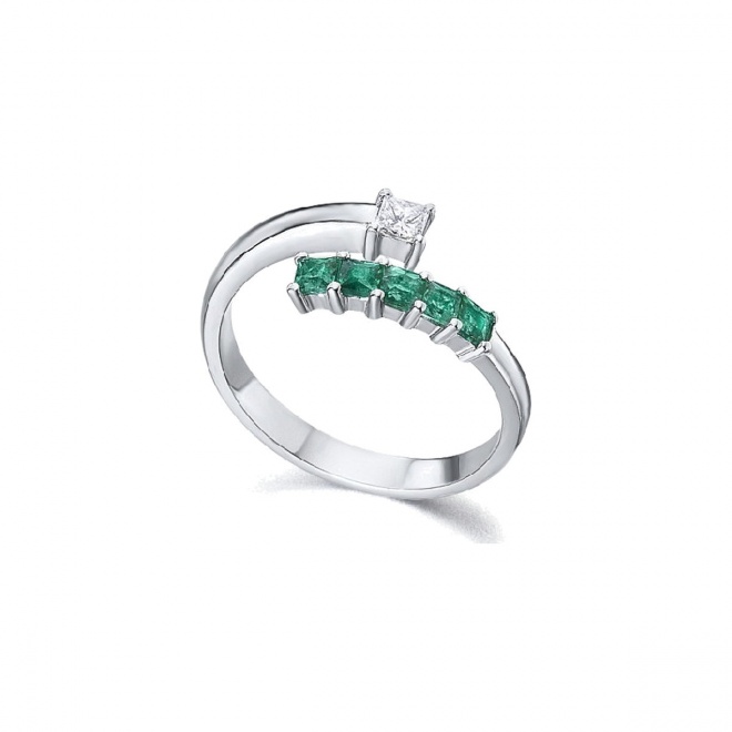 Anillo de oro blanco de 18 Kt con esmeraldas y diamante, 0,12 ct