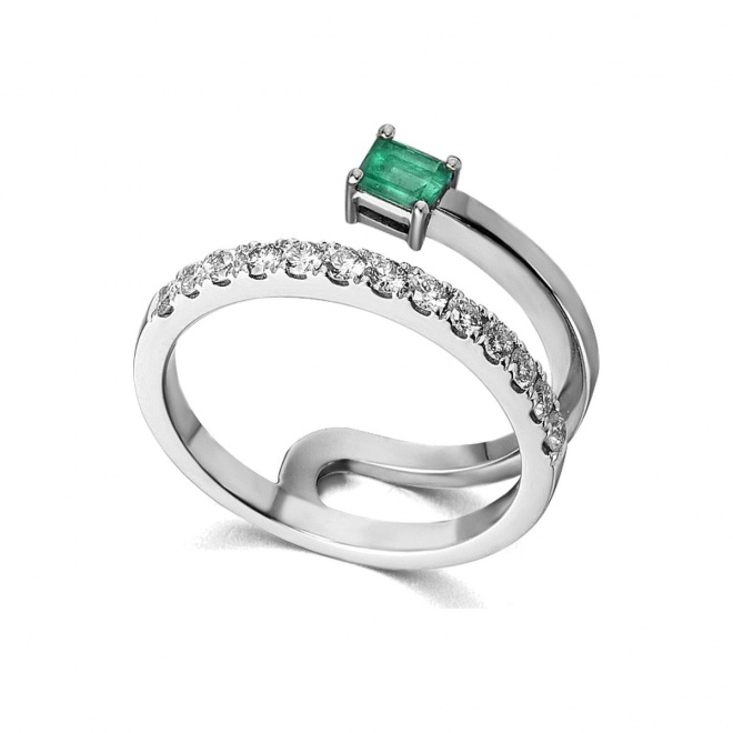 Anillo de oro blanco de 18 Kt con esmeralda y diamantes, 0,37 ct