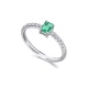Anillo de oro blanco de 18 Kt con esmeralda y diamantes, 0,13 ct