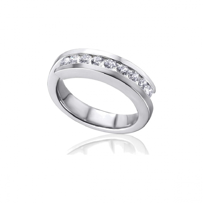 Alianza de oro blanco de 18 Kt con diamantes de 0,50 ct