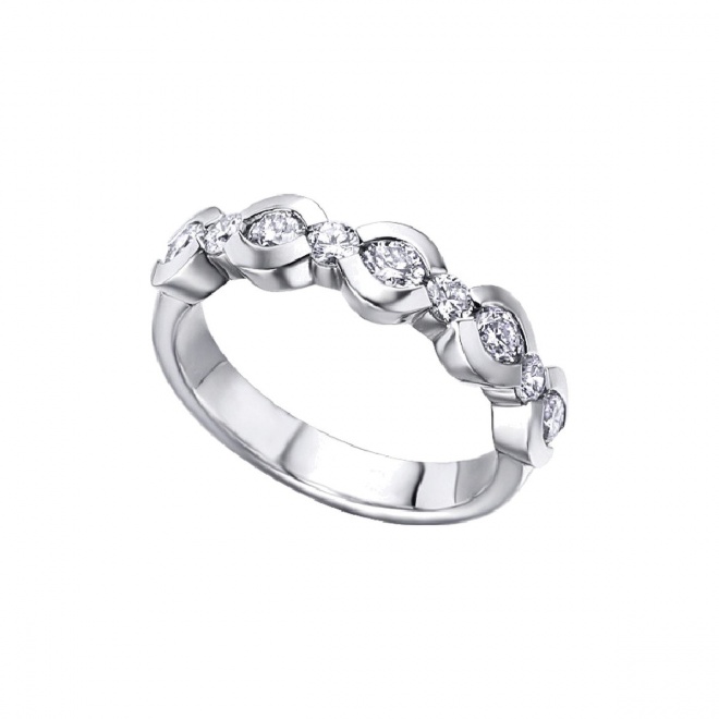 Alianza de oro blanco de 18 Kt con diamantes de 0,76 ct