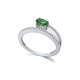 Anillo de oro blanco de 18 Kt con tsavorita y diamantes, 0,18 ct