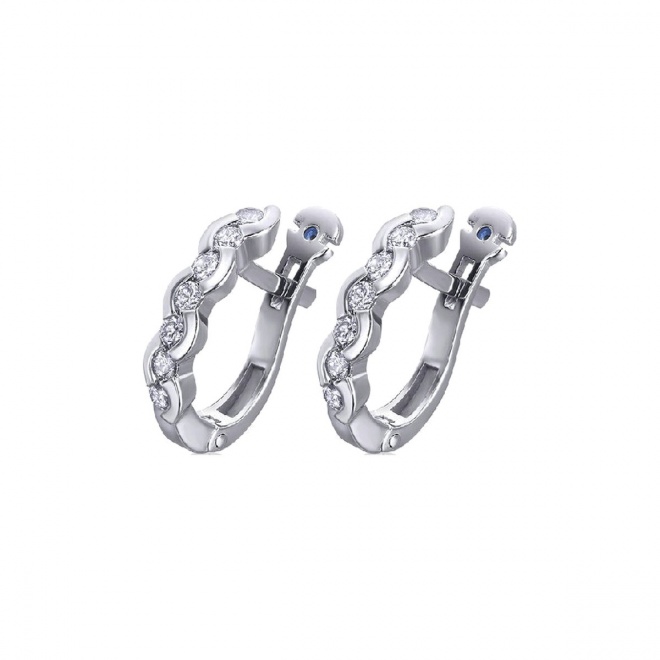 Pendientes de oro blanco de 18 Kt con zafiro y diamantes, 0,26 ct