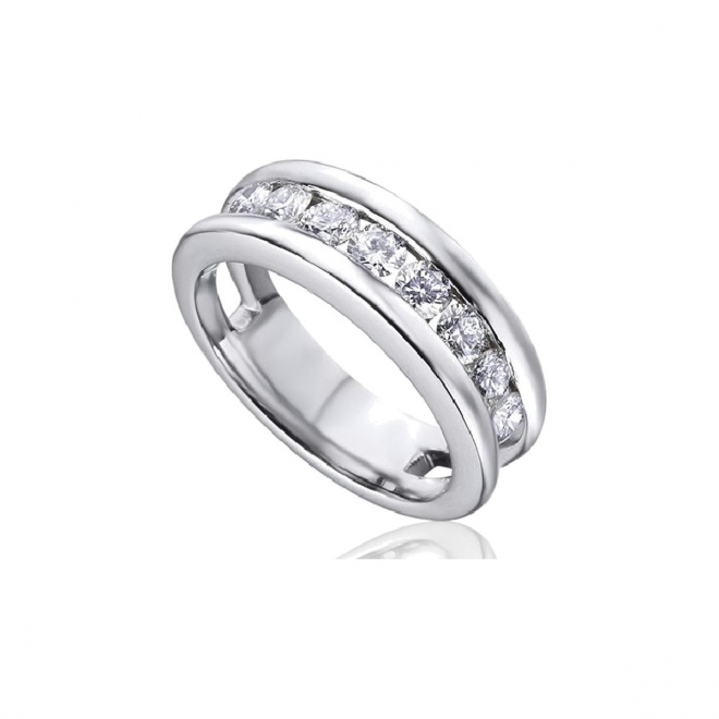 Alianza de oro blanco de 18 Kt con diamantes de 0,78 ct