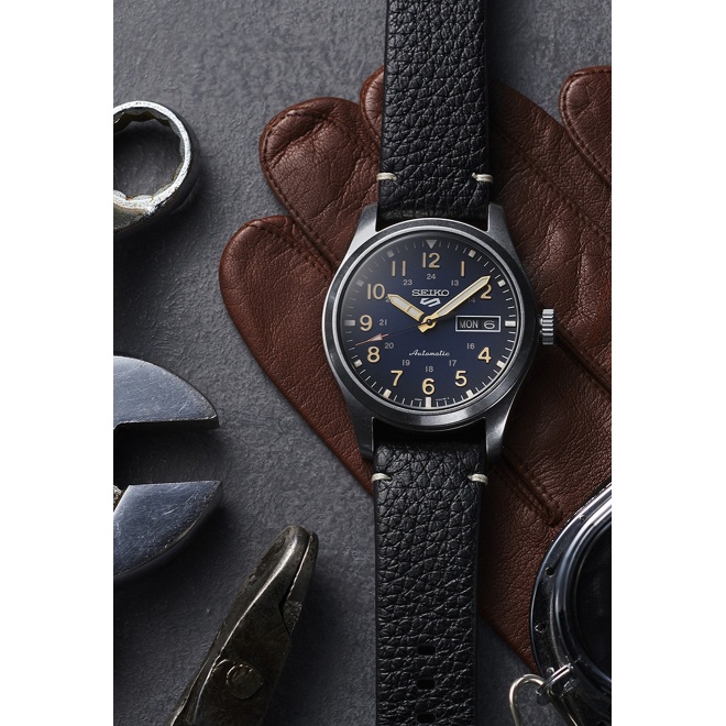Seiko 5 Sports Field series ∅39,4 mm - 10 ATM, Esfera azul, correa de piel de vaca - SRPG39