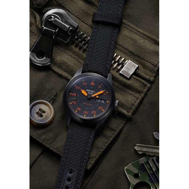 Seiko 5 Sports Field series ∅39,4 mm - 10 ATM, Esfera negra, correa de nailon - SRPH33