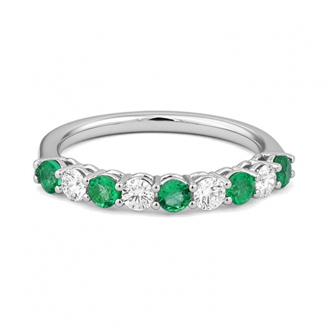 Anillo Media alianza de oro blanco de 18 Kt con esmeralda de 0,58 ct y diamantes de 0,38 ct