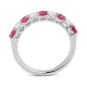 Anillo Media alianza de oro blanco de 18 Kt con rubí de 0,53 ct y diamantes de 0,38 ct