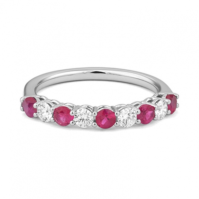 Anillo Media alianza de oro blanco de 18 Kt con rubí de 0,53 ct y diamantes de 0,38 ct