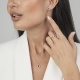 Anillo de oro blanco de 18 Kt con rubí y diamantes
