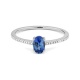 Anillo de oro blanco de 18 Kt con zafiro azul y diamantes de 0,07 ct