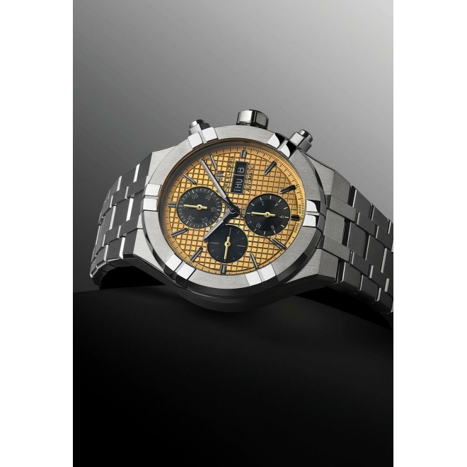 Maurice Lacroix Aikon Automatic Titanium Chronograph ∅44 mm - 20 ATM, Esfera dorada, brazalete de acero