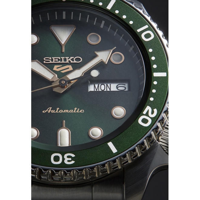 Seiko 5 Sports Automático ∅42,5 mm - 10 ATM, Esfera verde indices dorados, brazalete de acero, bisel verde