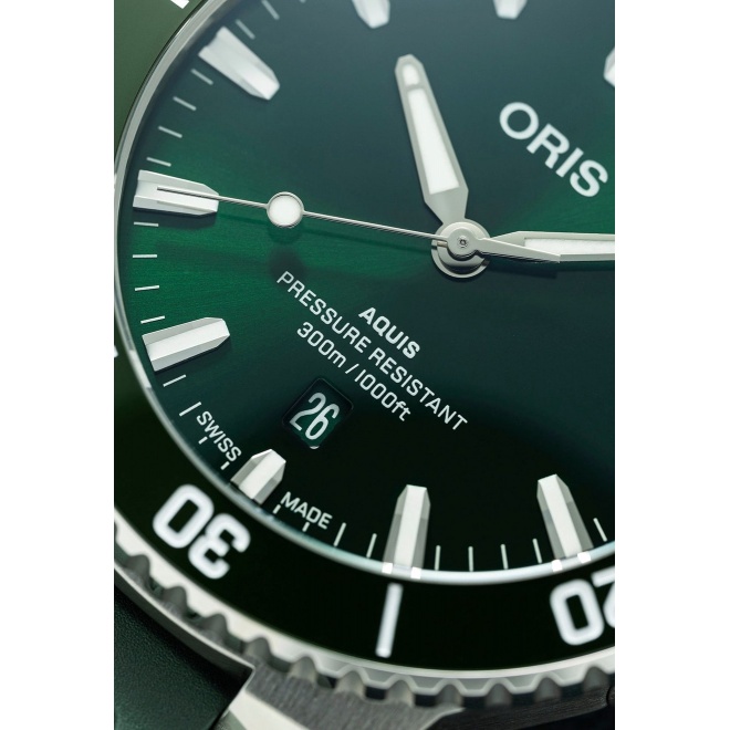 Oris Aquis Date ∅43,5 mm - 30 ATM, Esfera verde, correa de caucho verde