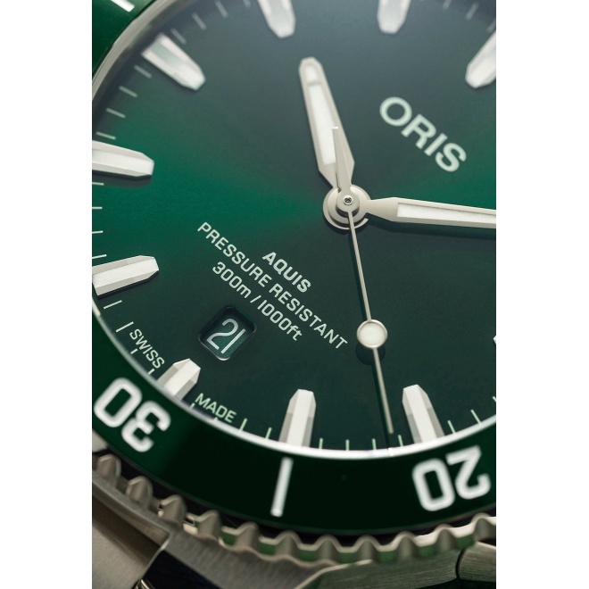Oris Aquis Date ∅43,5 mm - 30 ATM, Esfera verde, brazalete de acero