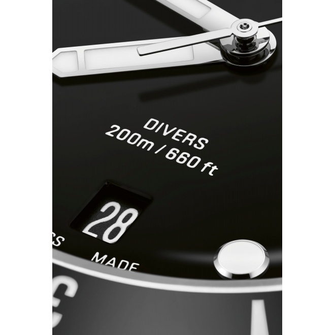 Oris Divers Date ∅39 mm - 20 ATM, Esfera negra, brazalete de acero, correa adicional de caucho negro
