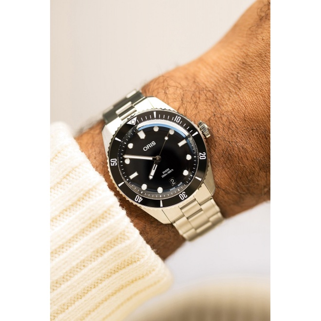 Oris Divers Date ∅39 mm - 20 ATM, Esfera negra, brazalete de acero, correa adicional de caucho negro