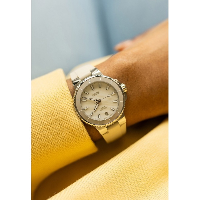 Oris Aquis Date ∅36,5 mm - 30 ATM, Esfera blanca, correa de caucho blanco