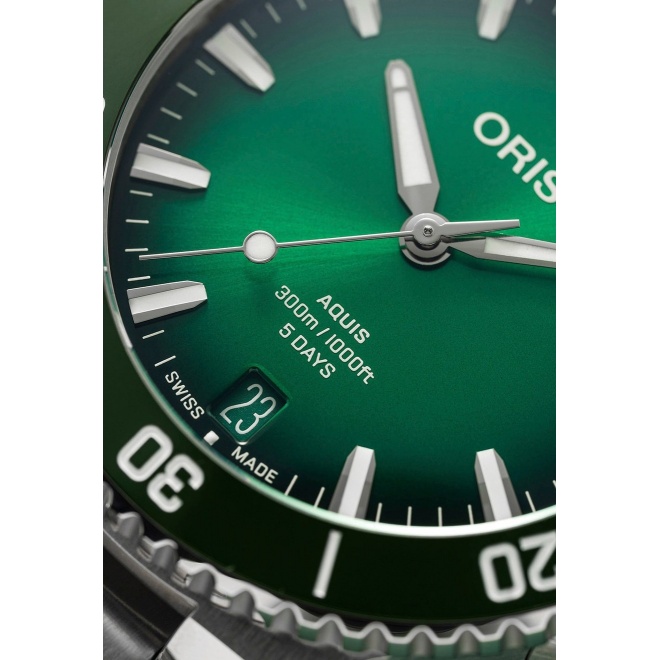 Oris Aquis Date Calibre 400 ∅43,5 mm - 30 ATM, Esfera verde, brazalete de acero