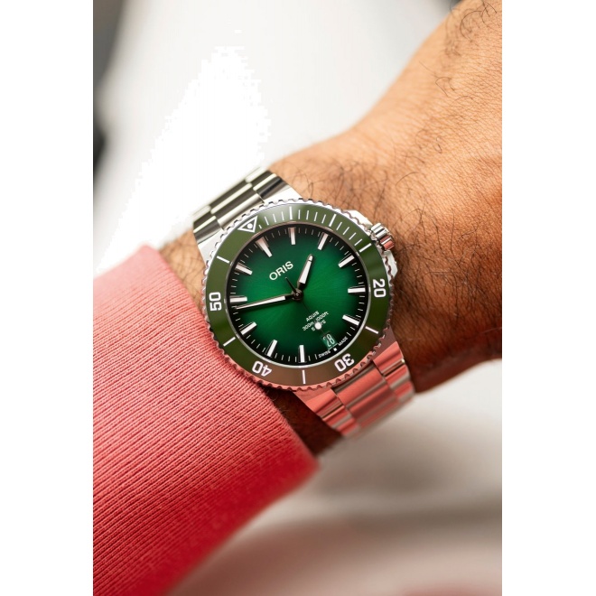 Oris Aquis Date Calibre 400 ∅43,5 mm - 30 ATM, Esfera verde, brazalete de acero