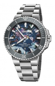 Oris Aquis Date Upcycle ∅43,5 mm - 30 ATM, Esfera multicolor, brazalete de acero