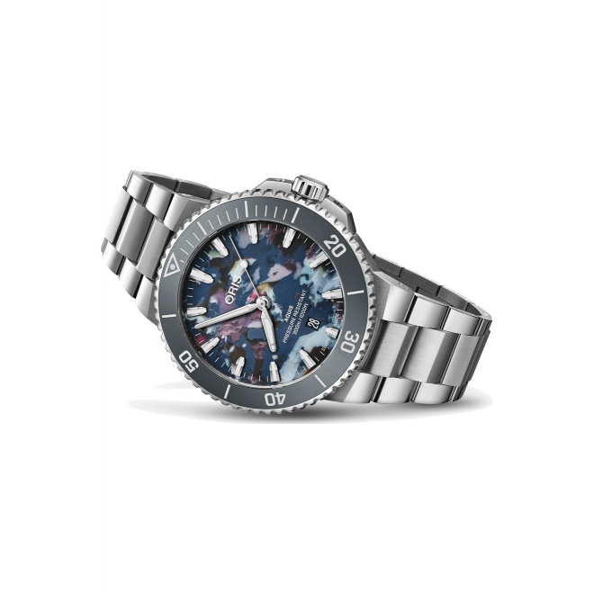 Oris Aquis Date Upcycle ∅43,5 mm - 30 ATM, Esfera multicolor, brazalete de acero