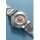 Oris Aquis Date Upcycle ∅43,5 mm - 30 ATM, Esfera multicolor, brazalete de acero