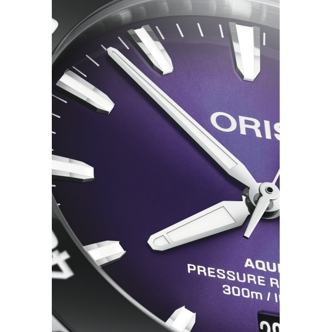 Oris Aquis Date Taste of Summer ∅43,5 mm - 30 ATM, Esfera morada, brazalete de acero