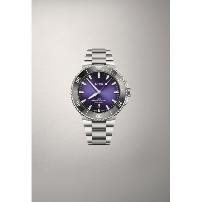 Oris Aquis Date Taste of Summer ∅43,5 mm - 30 ATM, Esfera morada, brazalete de acero