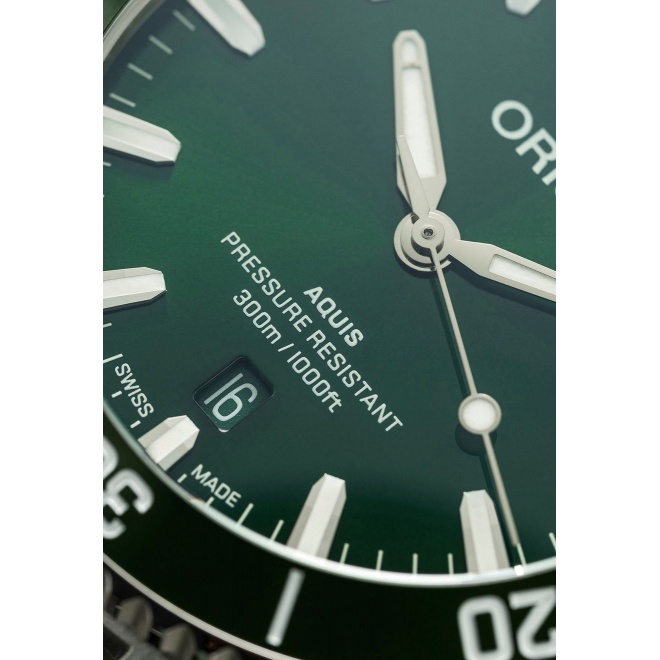 Oris Aquis Date ∅41,5 mm - 30 ATM, Esfera verde, brazalete de acero