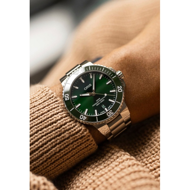 Oris Aquis Date ∅41,5 mm - 30 ATM, Esfera verde, brazalete de acero