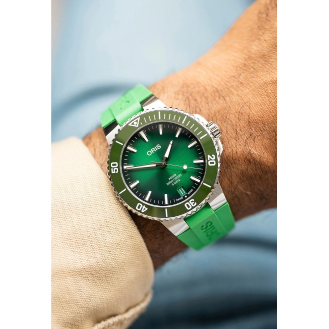 Oris Aquis Date Calibre 400 ∅43,5 mm - 30 ATM, Esfera verde, correa de caucho verde