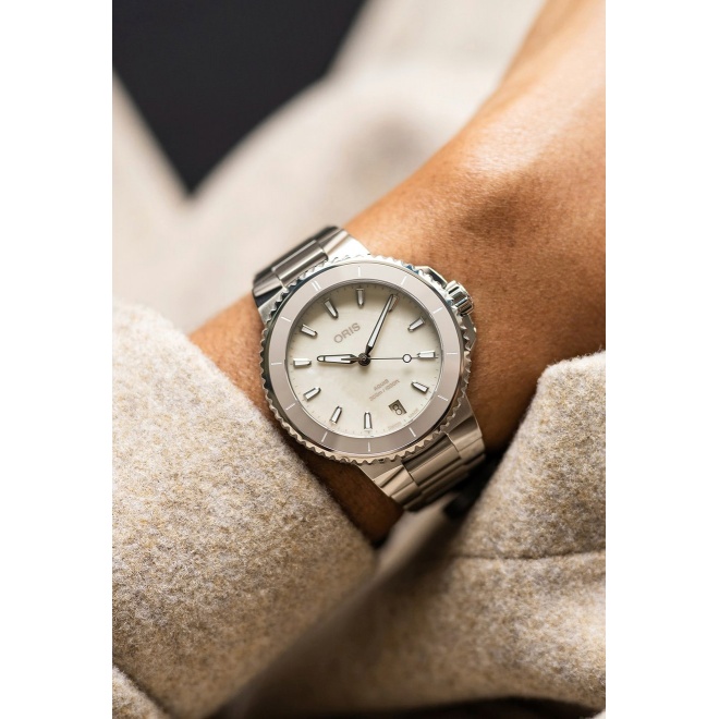 Oris Aquis Date ∅36,5 mm - 30 ATM, Esfera blanca, brazalete de acero