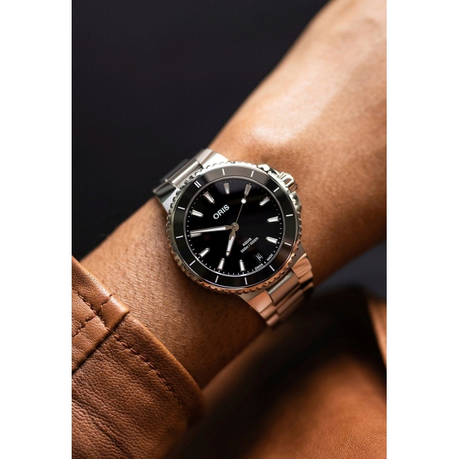 Oris Aquis Date ∅36,5 mm - 30 ATM, Esfera negra, brazalete de acero