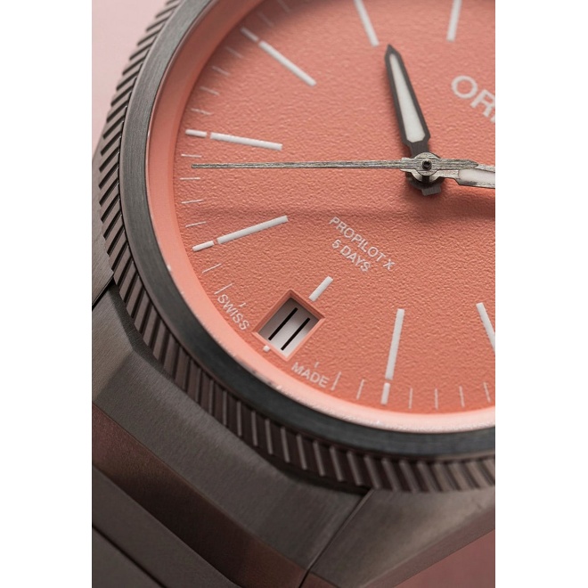 Oris ProPilot X Calibre 400 Date ∅39 mm - 10 ATM, Esfera rosa, brazalete de titanio