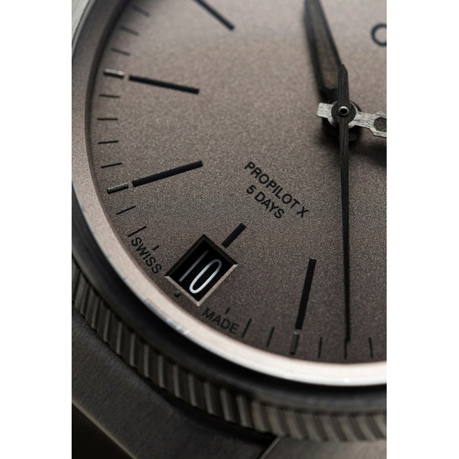 Oris ProPilot X Calibre 400 ∅39 mm - 10 ATM, Esfera gris, brazalete de titanio
